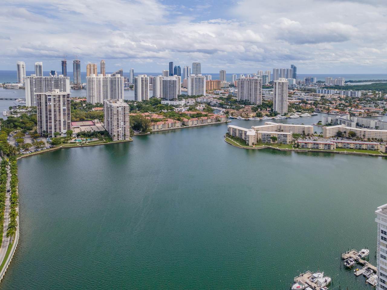 18071 Biscayne Boulevard - Photo 1