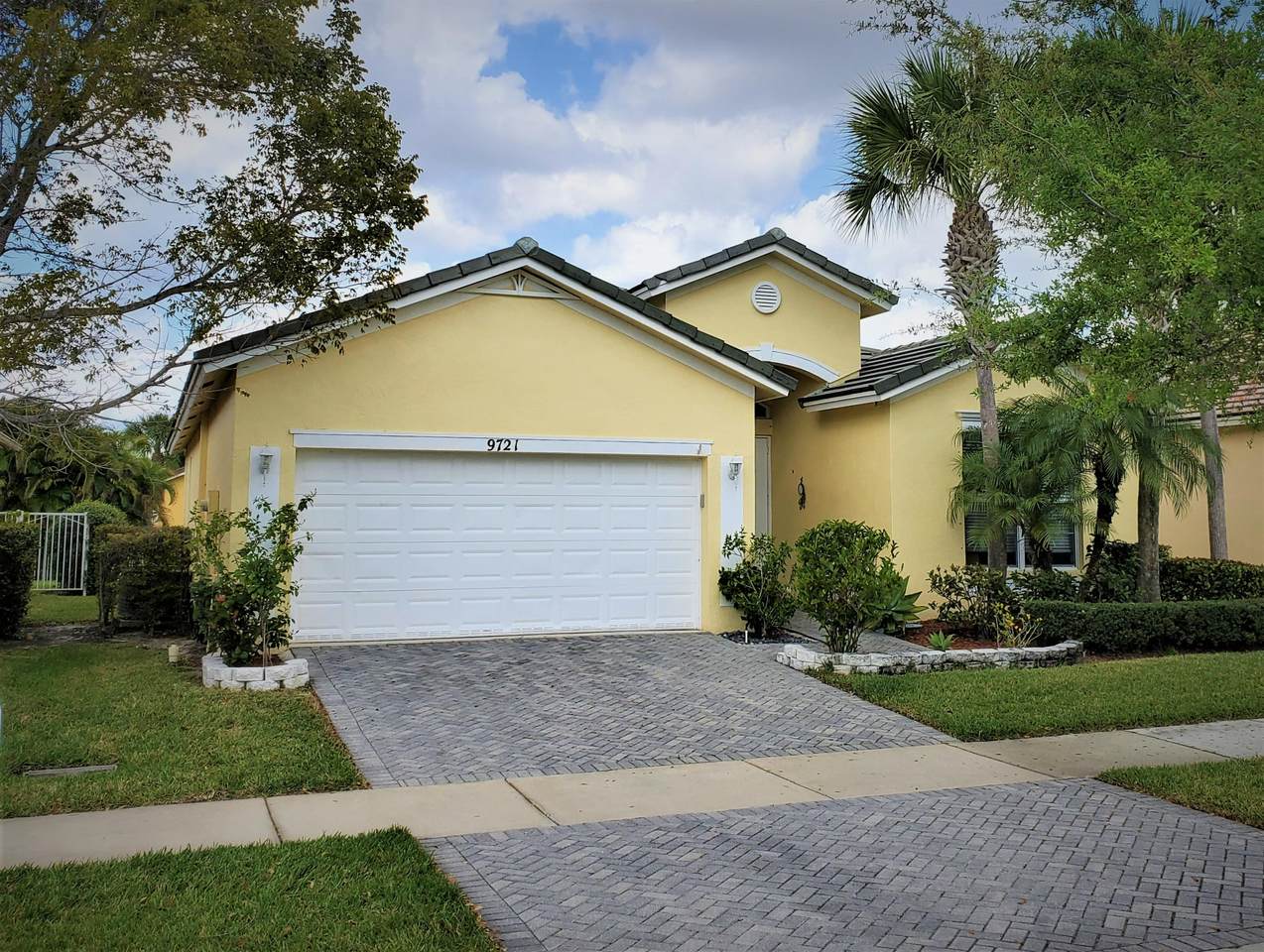 9721 Glenbrook Drive - Photo 1
