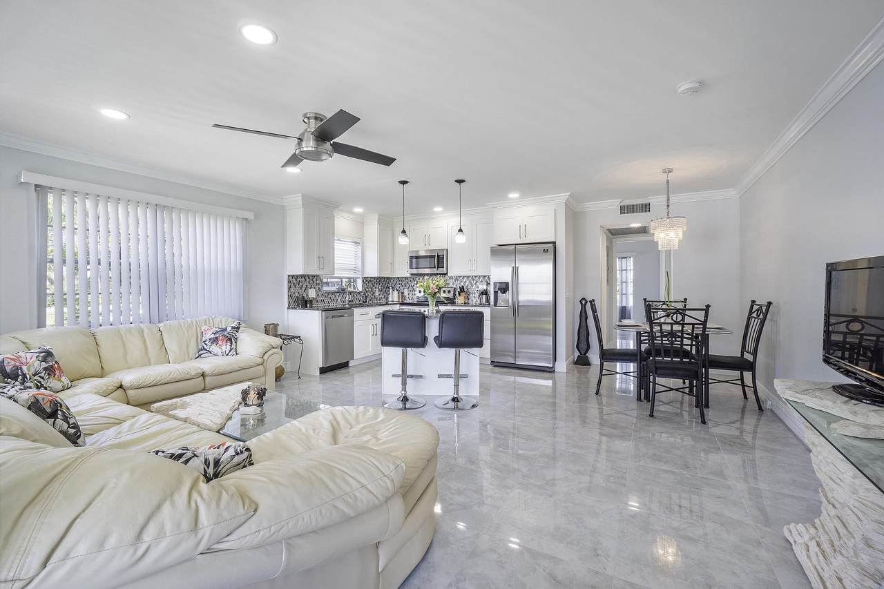 273 Oakridge P - Photo 1