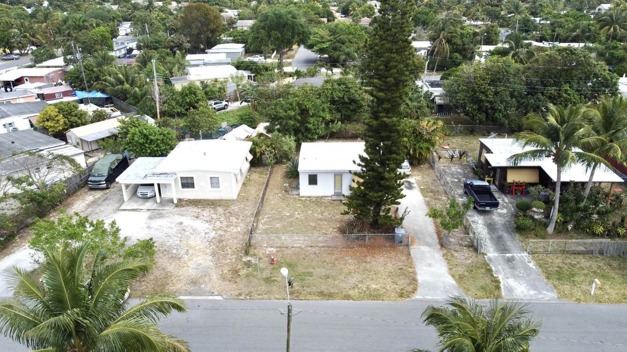 3990 Plum Tree Drive - Photo 1