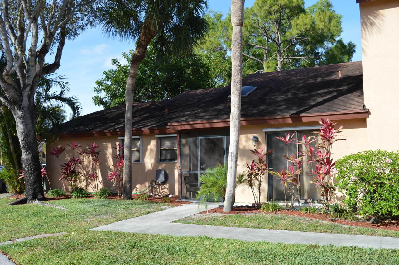 801 Lakeview Circle - Photo 1