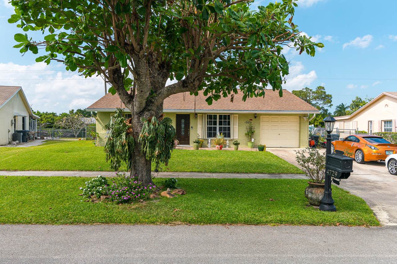4729 Poseidon Place - Photo 1