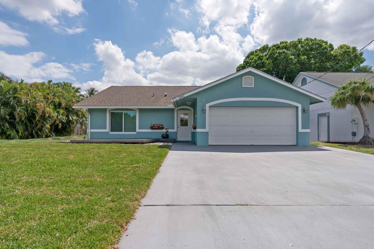 6446 Leslie Street - Photo 1