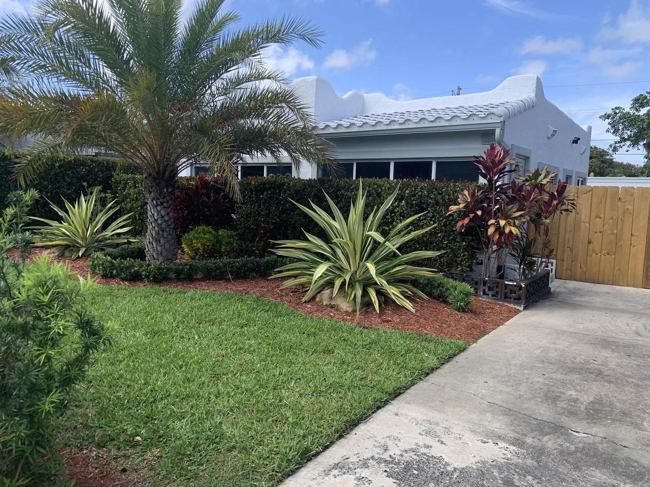 623 38th Street - Photo 1