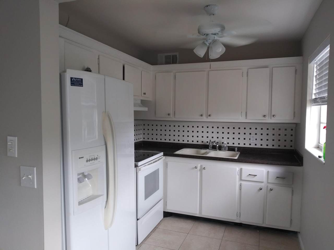 215 Kent - Photo 1