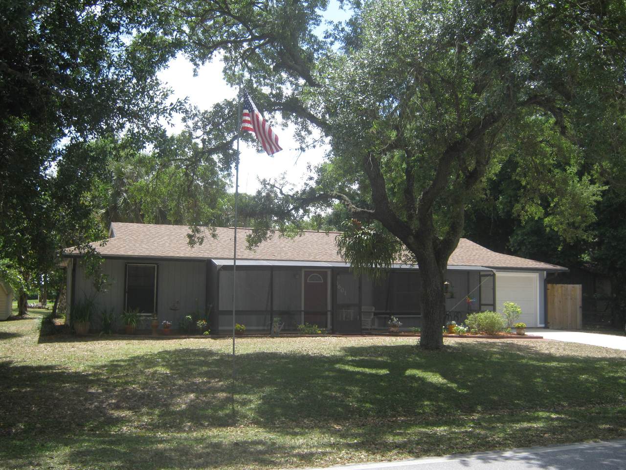 8601 North Boulevard - Photo 1