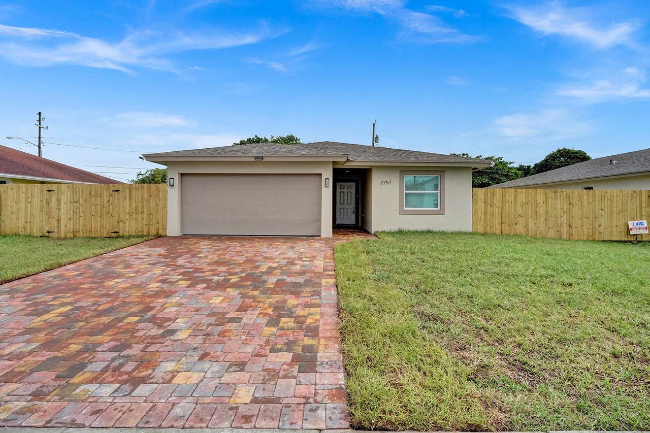 2811 Saranac Avenue - Photo 1