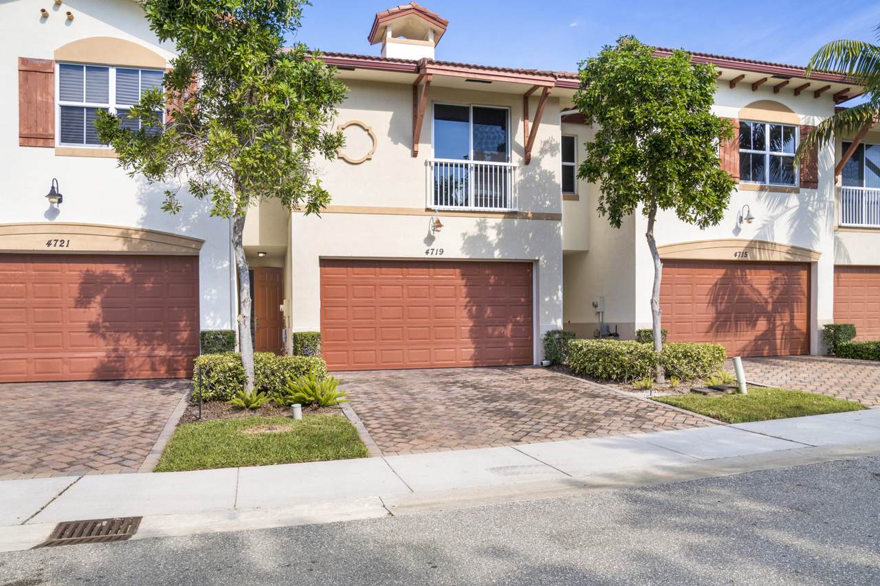 4719 Prive Circle - Photo 1