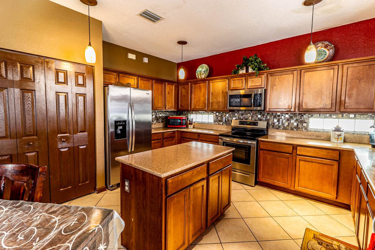 1258 Rosegate Boulevard - Photo 1