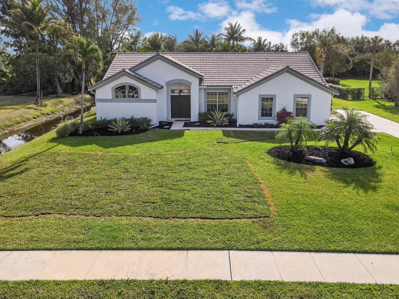 4252 Hunting Trail - Photo 1