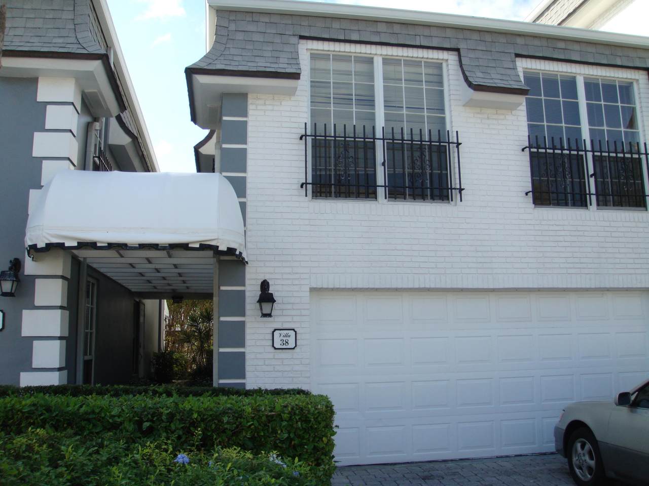 1194 Hillsboro Mile - Photo 1