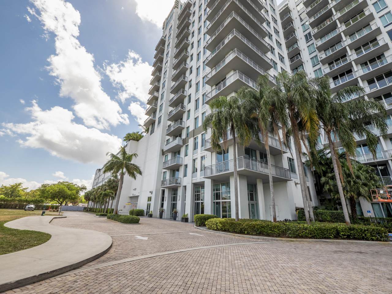300 Australian Avenue - Photo 1