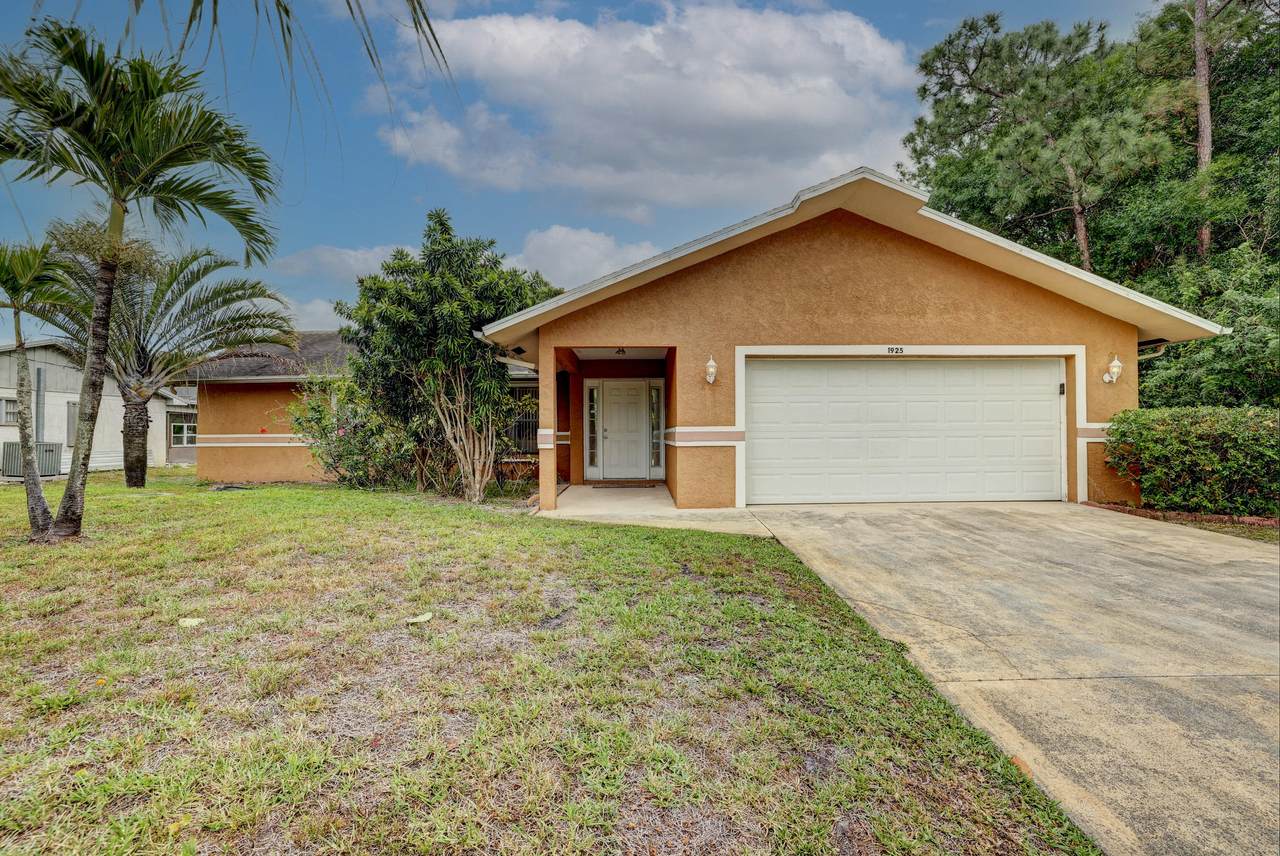 1925 Floresta Drive - Photo 1