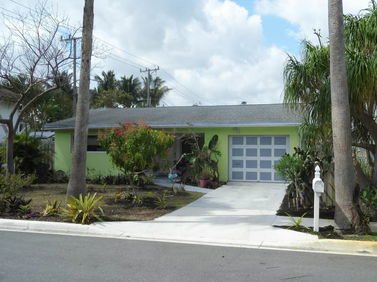 1809 Palmway - Photo 1