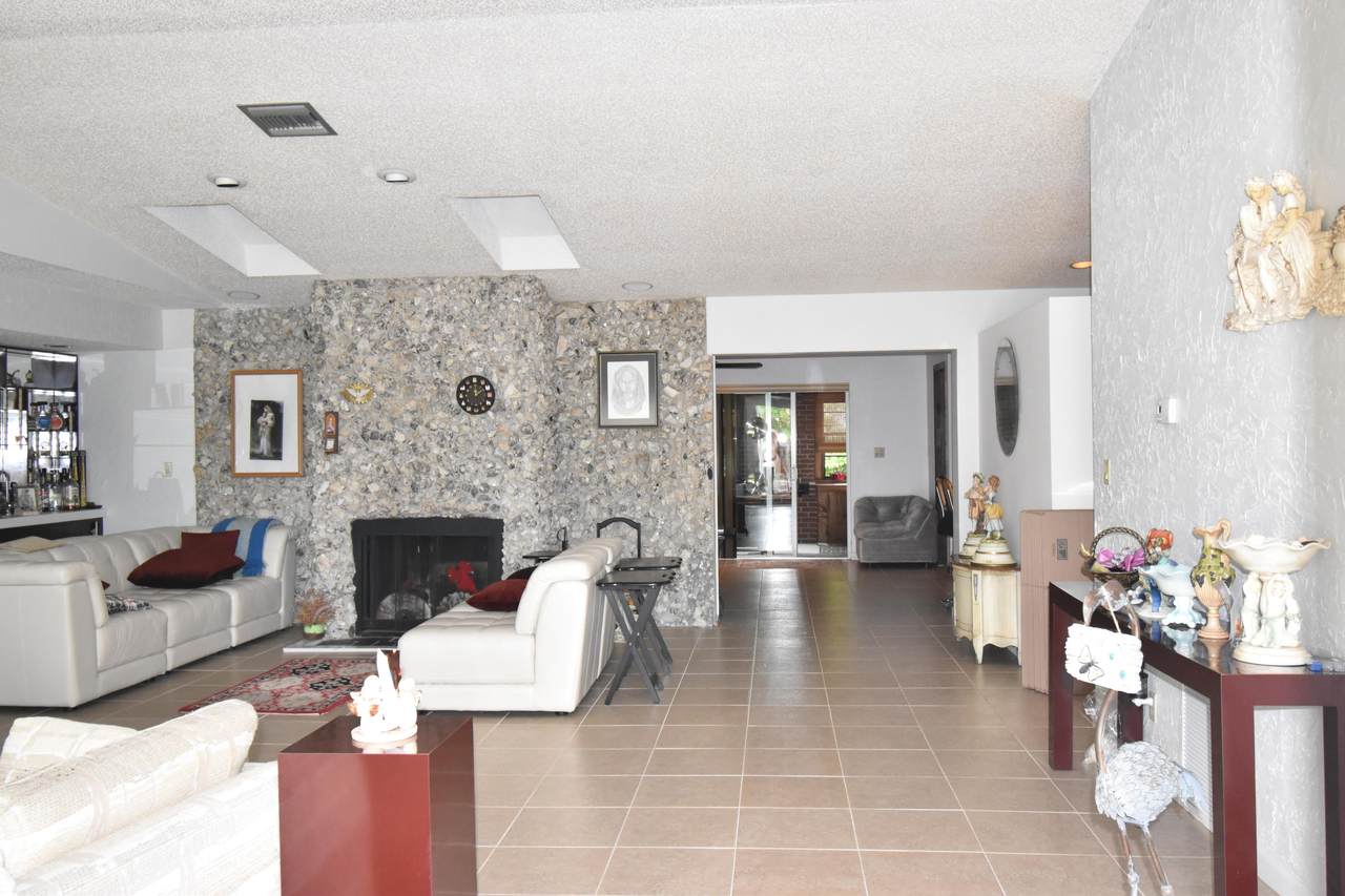 5909 71st Terrace - Photo 1