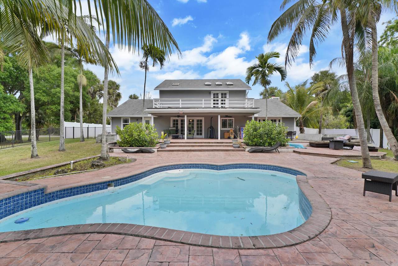 284 Westwood Circle - Photo 1