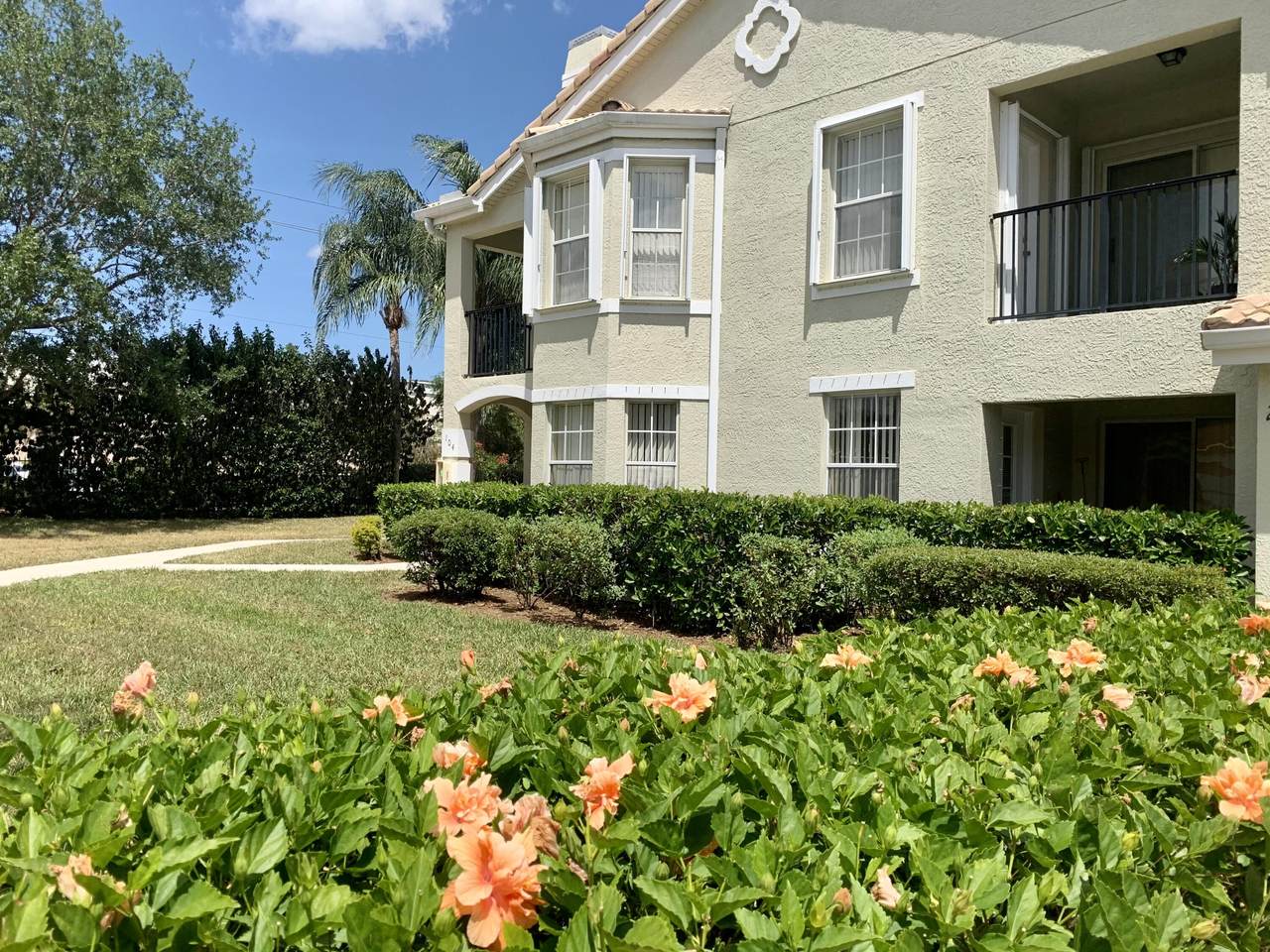 102 Peacock Boulevard - Photo 1