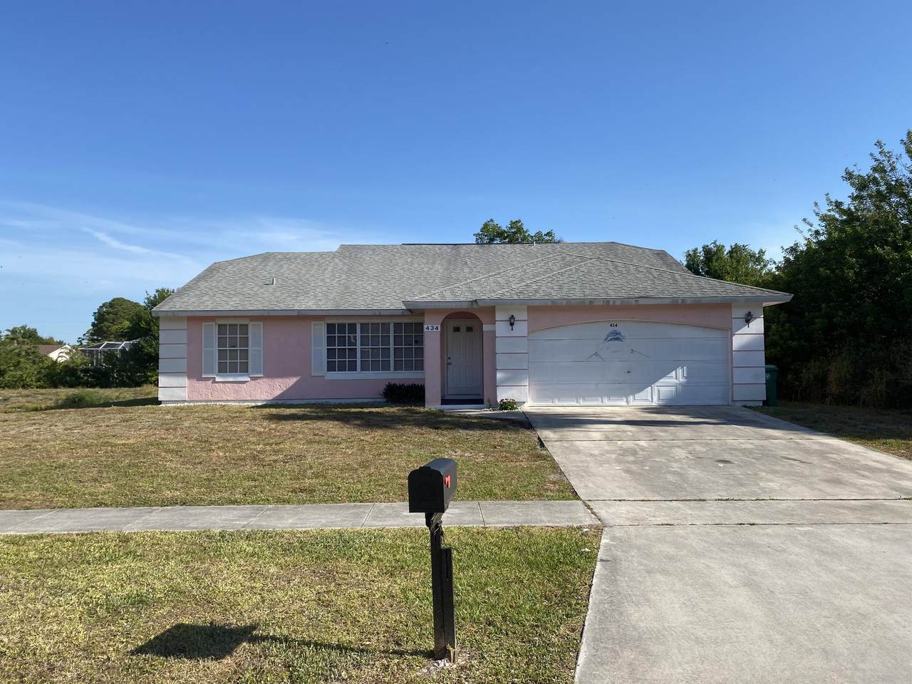 434 Camelot Drive - Photo 1