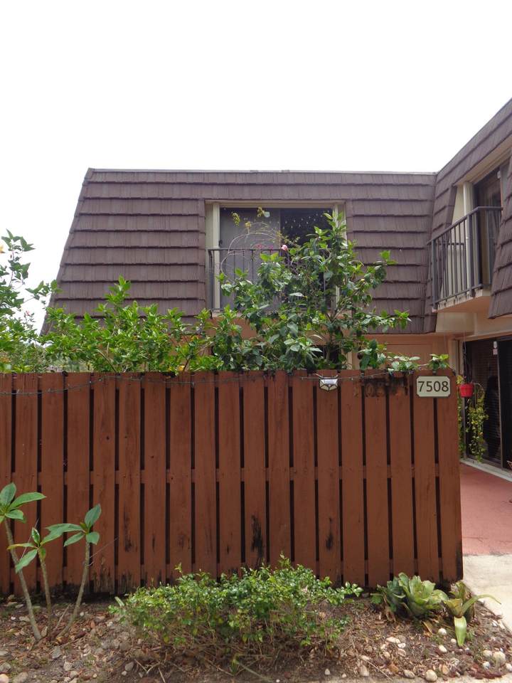 7508 75th Way - Photo 1
