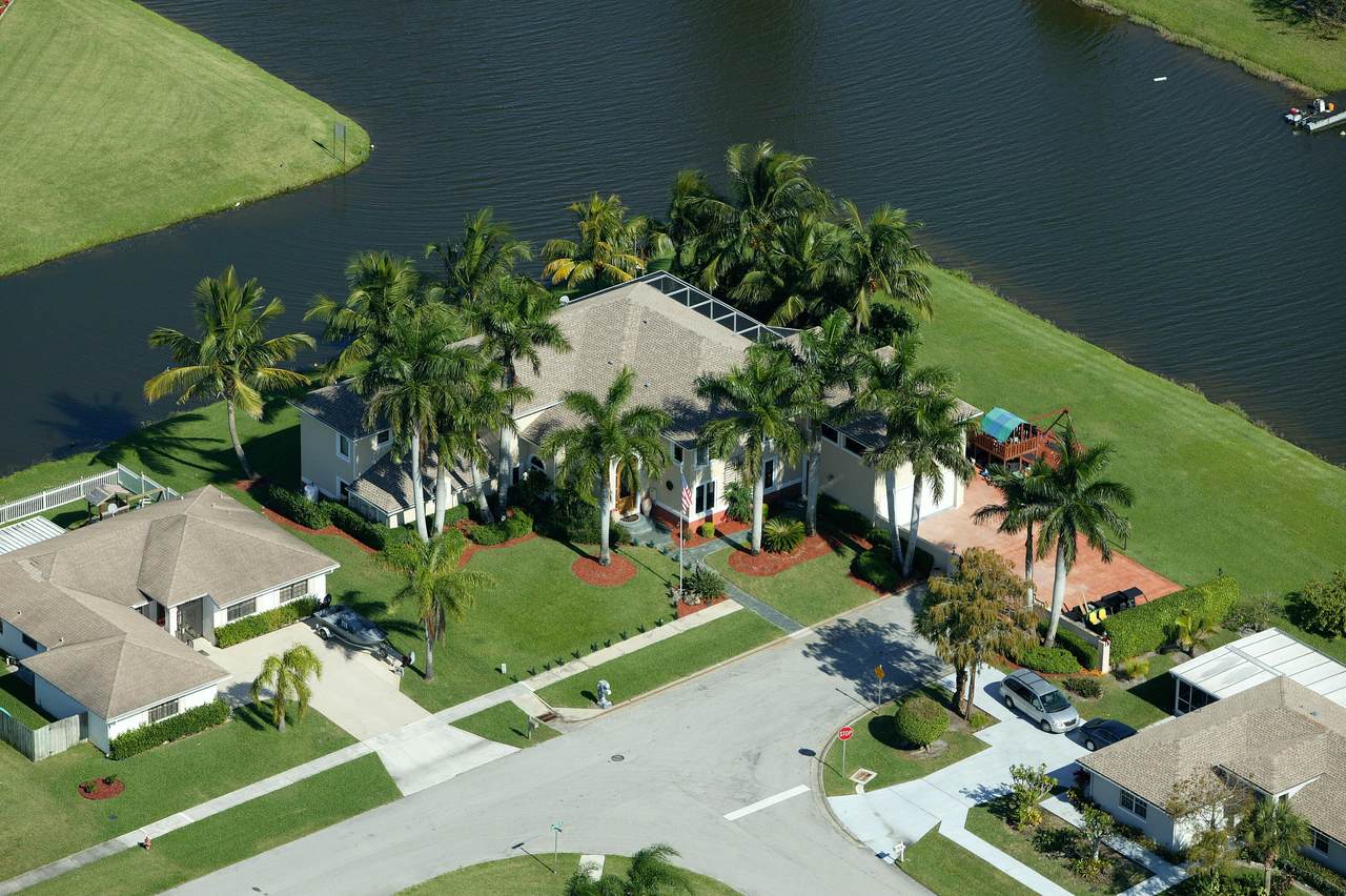 121 Waterview Way - Photo 1