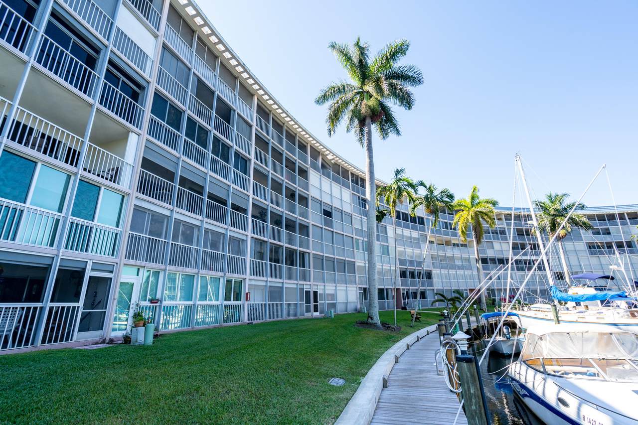 1319 Hillsboro Boulevard - Photo 1