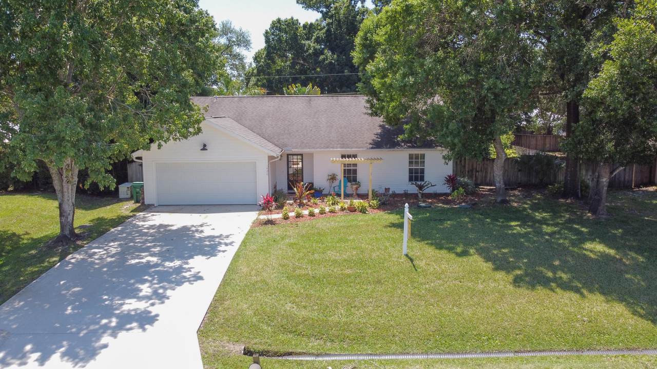 1426 Goodman Avenue - Photo 1