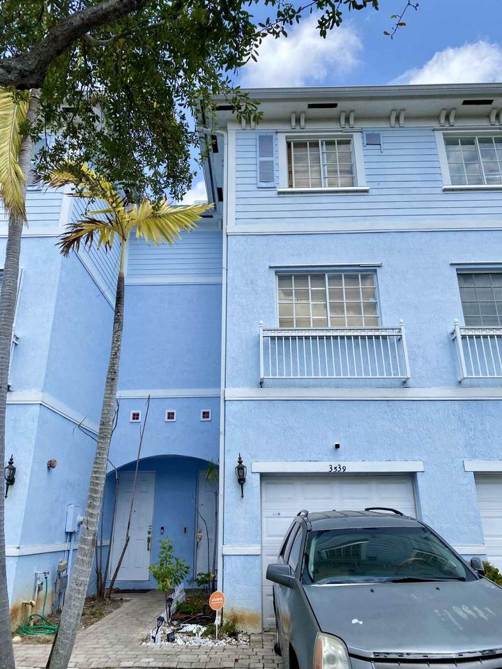 3539 14th Court - Photo 1