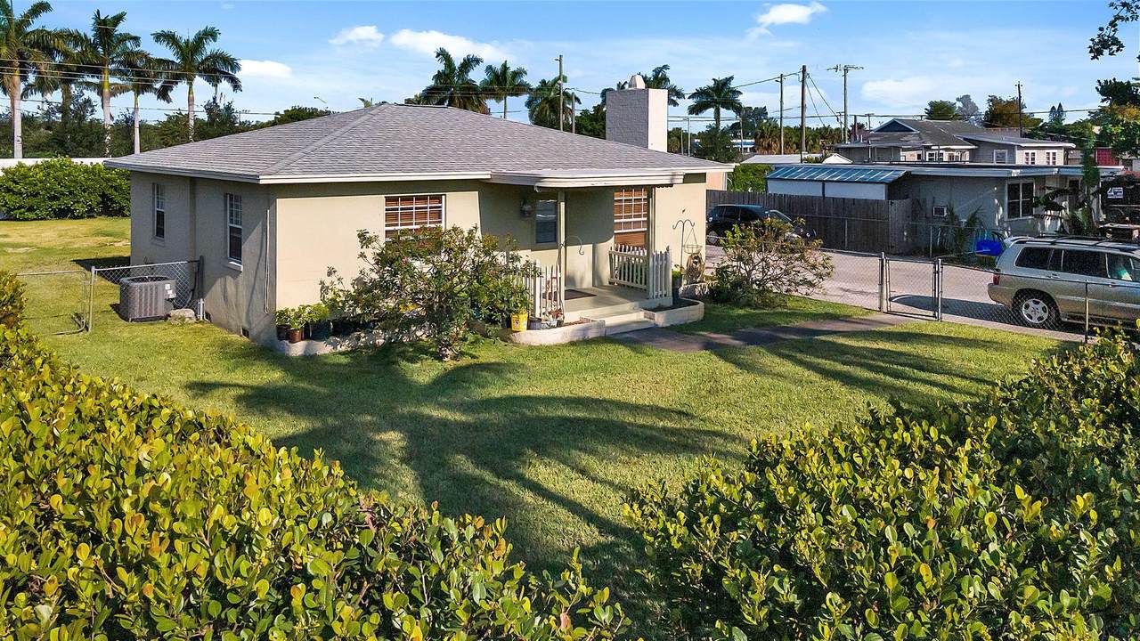 3921 Belle Vue Avenue - Photo 1