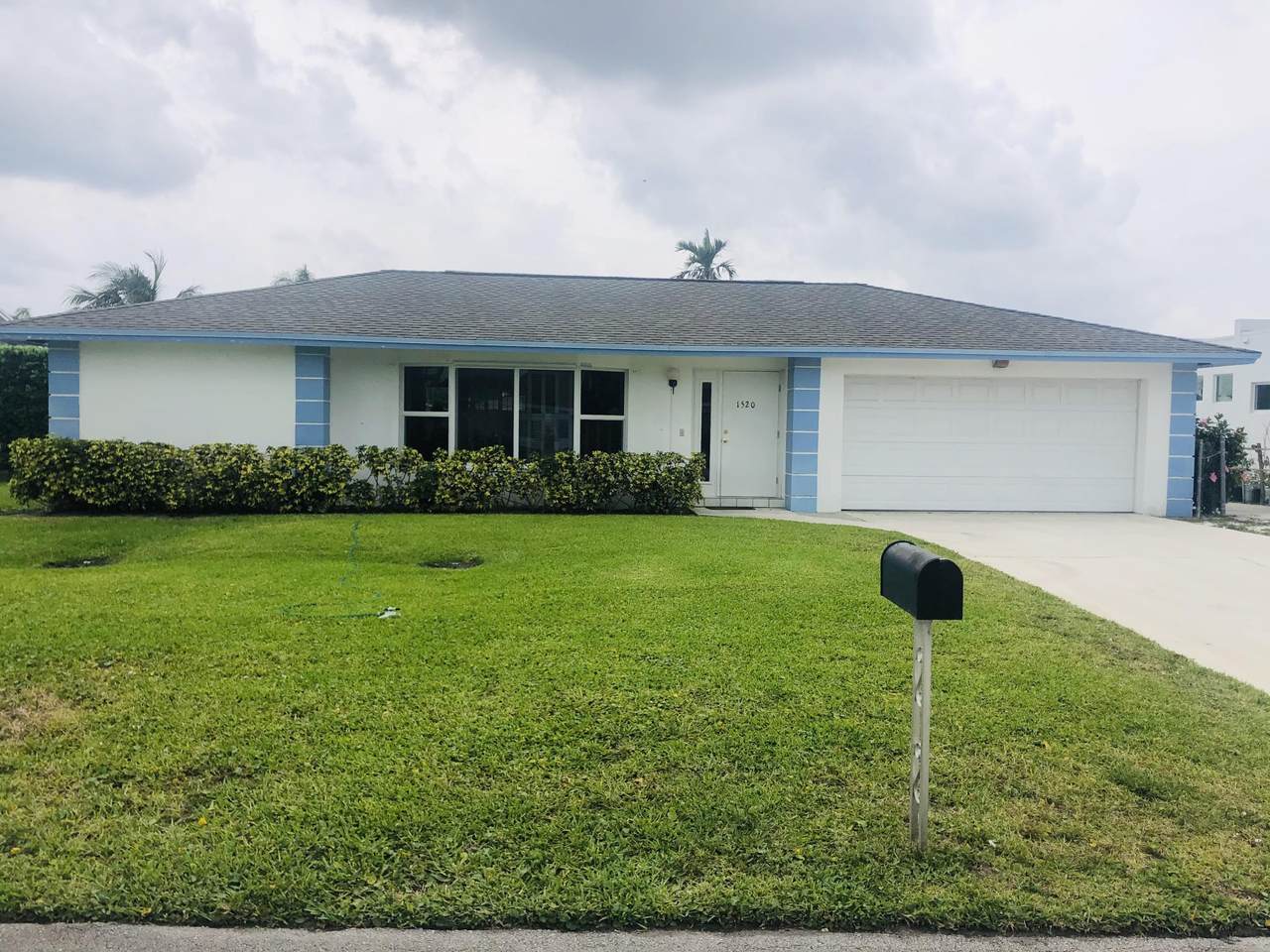 1520 Carambola Road - Photo 1