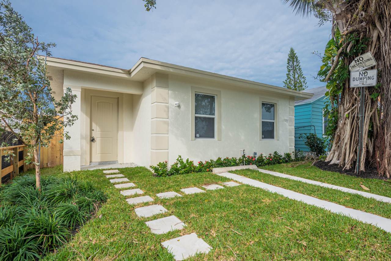 626 Latona Avenue - Photo 1