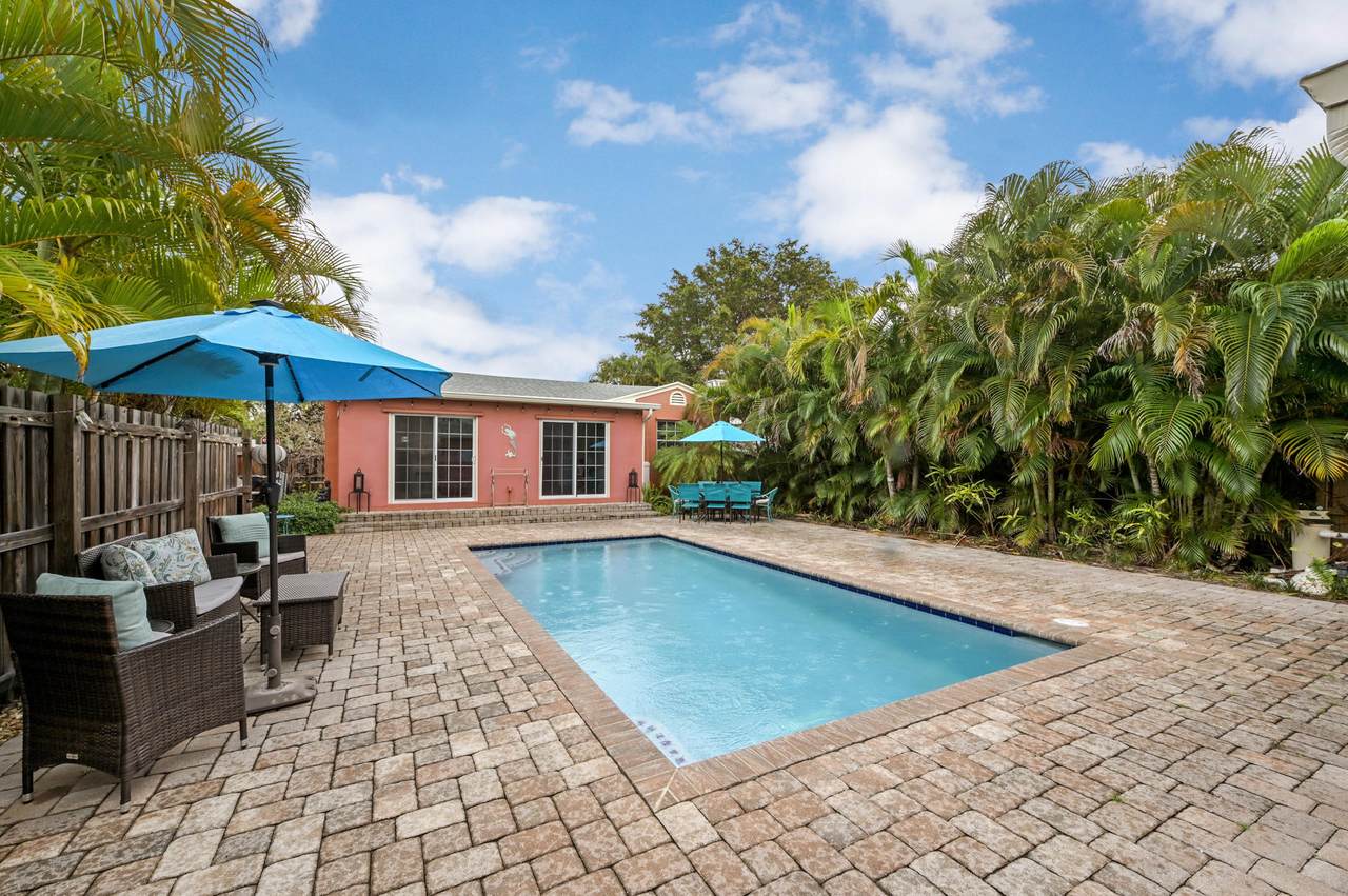 631 Palmway - Photo 1