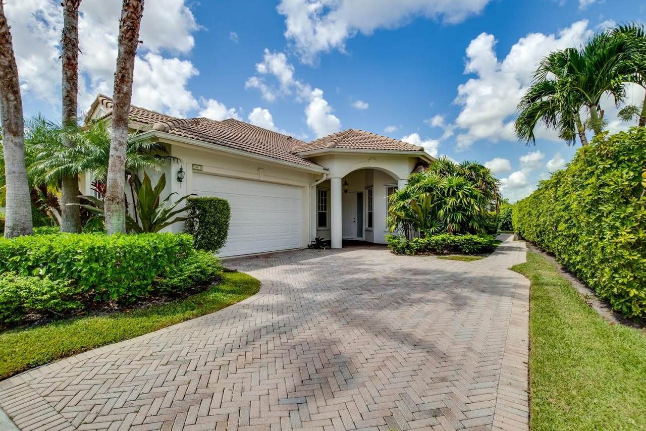2911 Twin Oaks Way - Photo 1