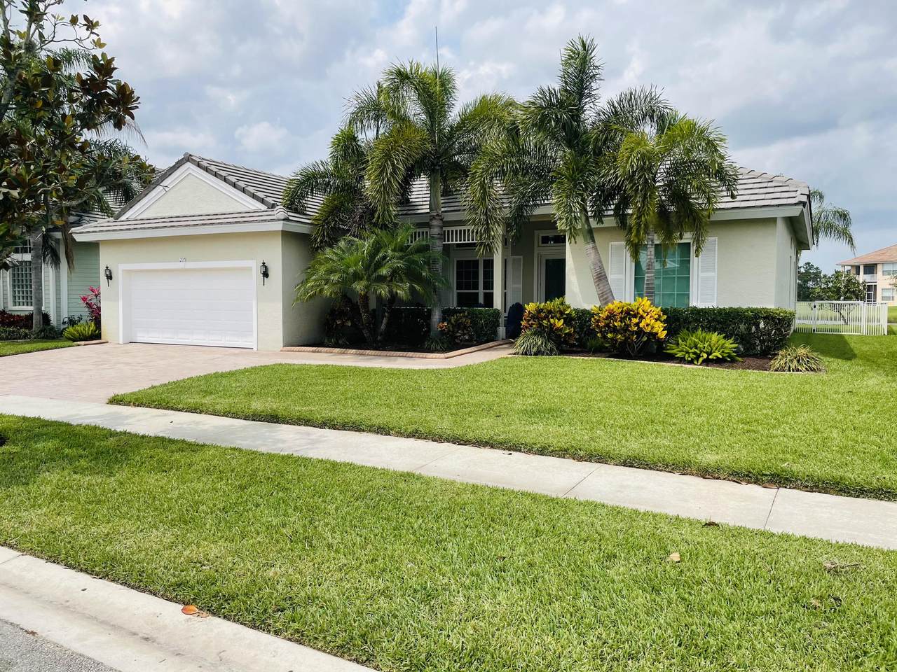 217 Magnolia Lakes Boulevard - Photo 1
