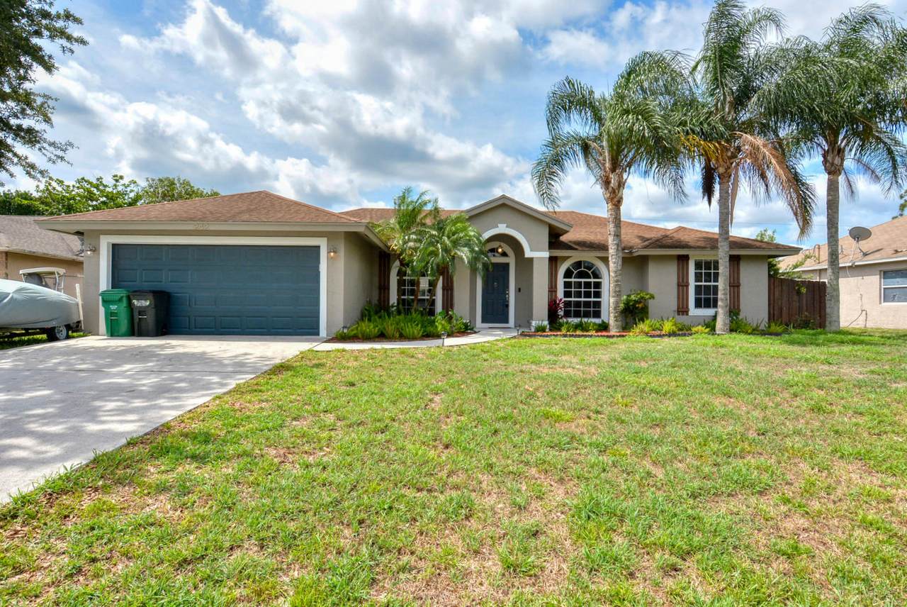 242 Glenwood Drive - Photo 1