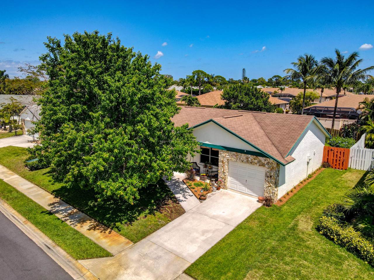 163 Arrowhead Circle - Photo 1