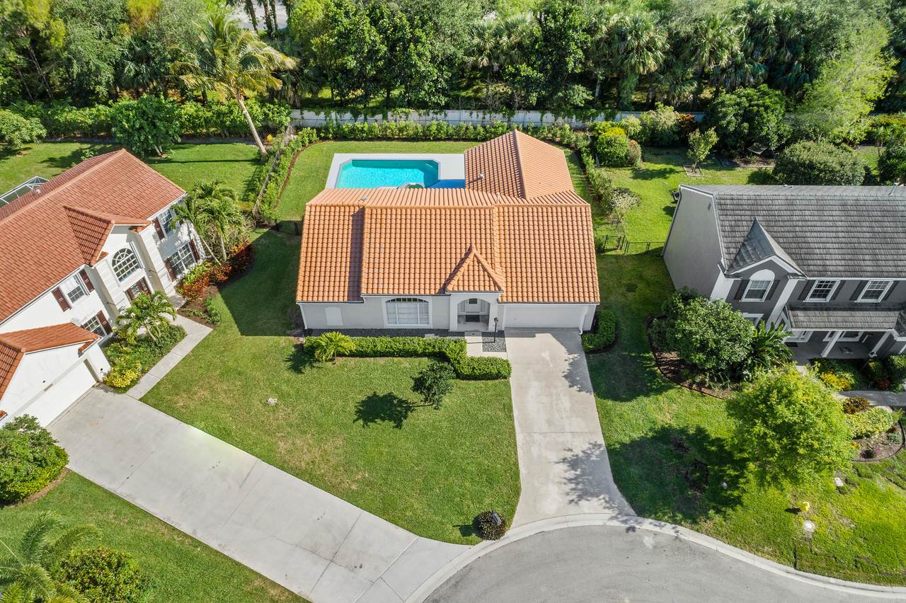 10223 Hunt Club Lane - Photo 1
