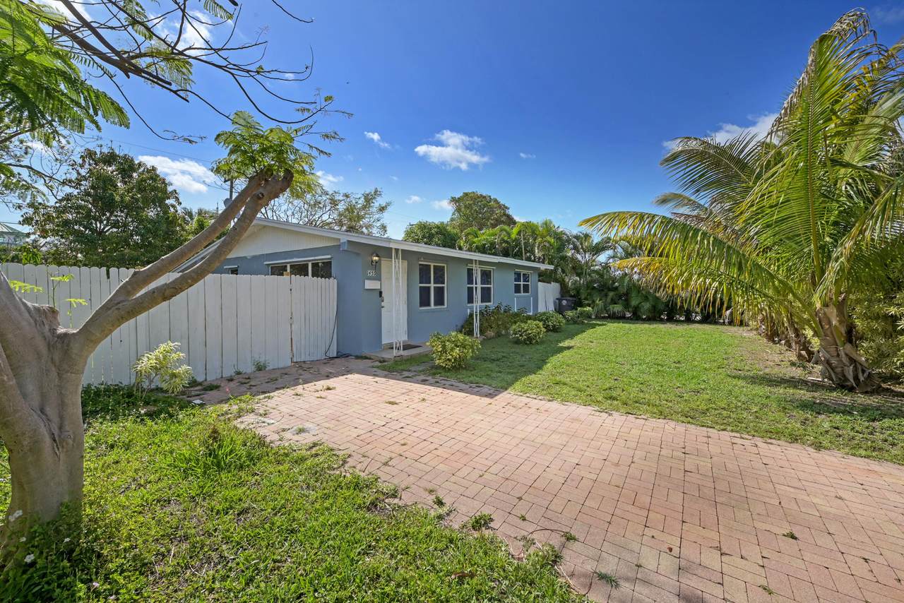 1459 8th Street - Photo 1