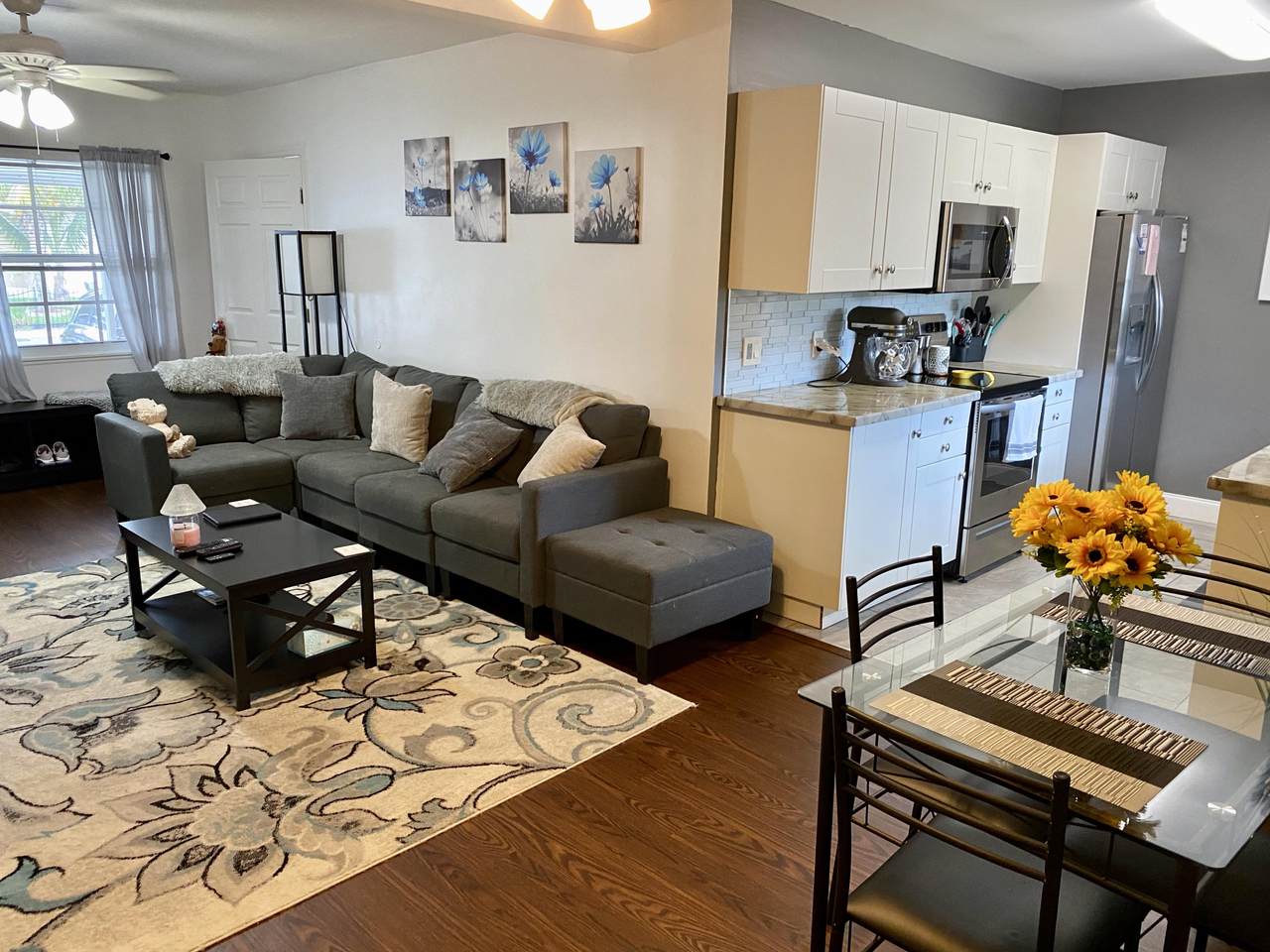 206 E Street - Photo 1
