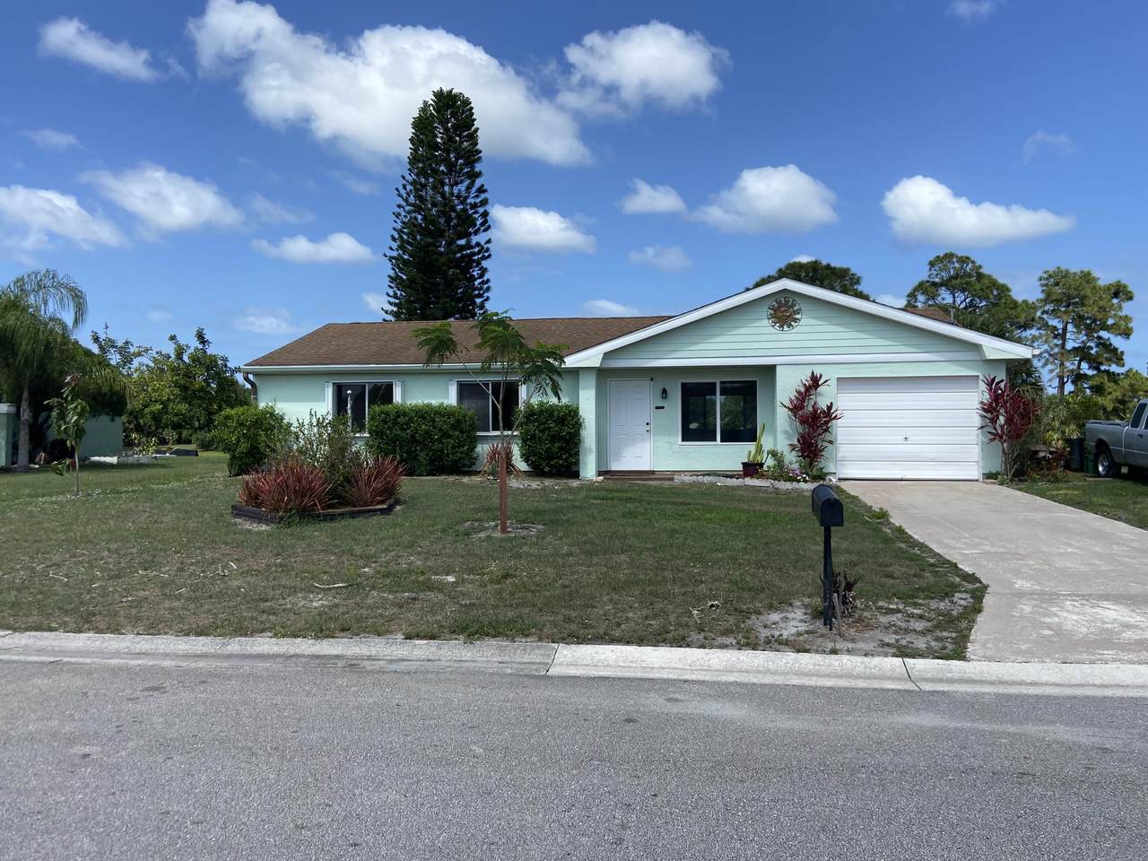 1741 Burgundy Lane - Photo 1