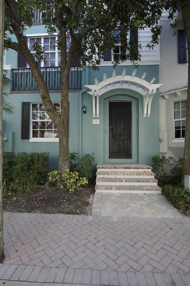 335 Mallory Circle - Photo 1