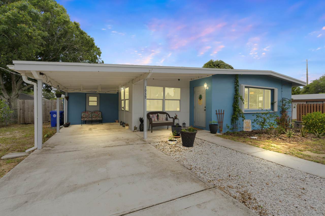 1939 Sunset Drive - Photo 1