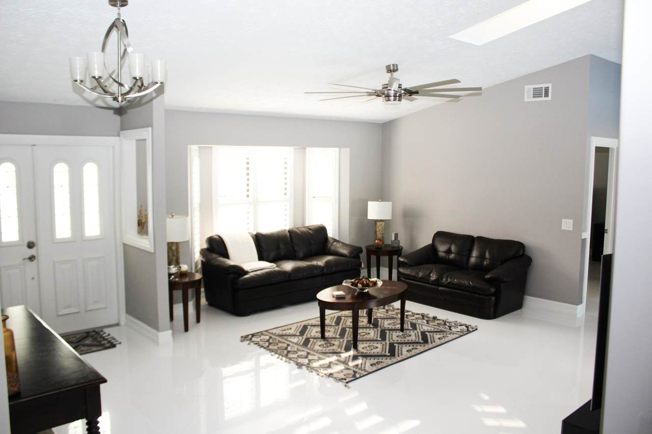 1947 Stratford Way - Photo 1