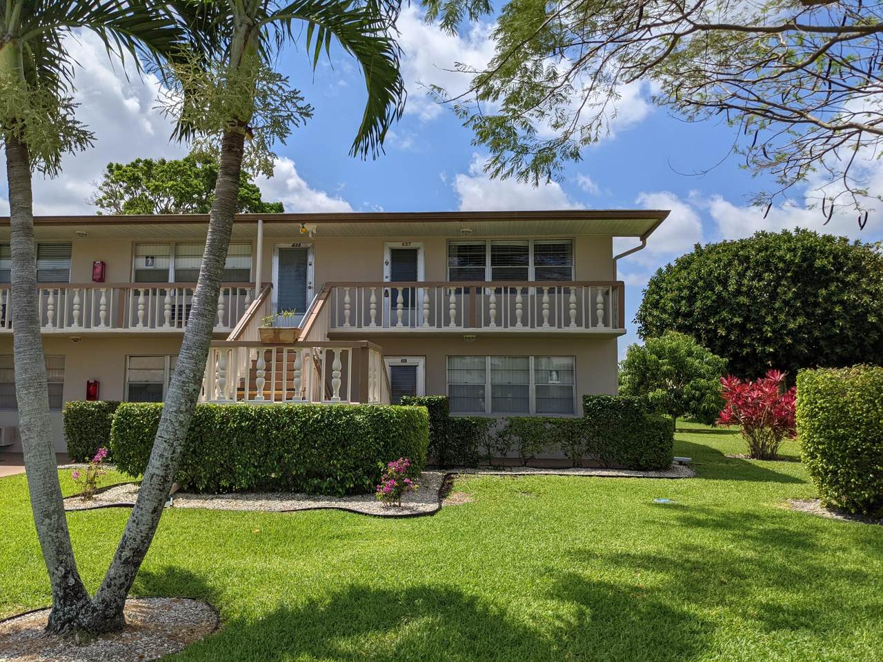 437 Windsor - Photo 1