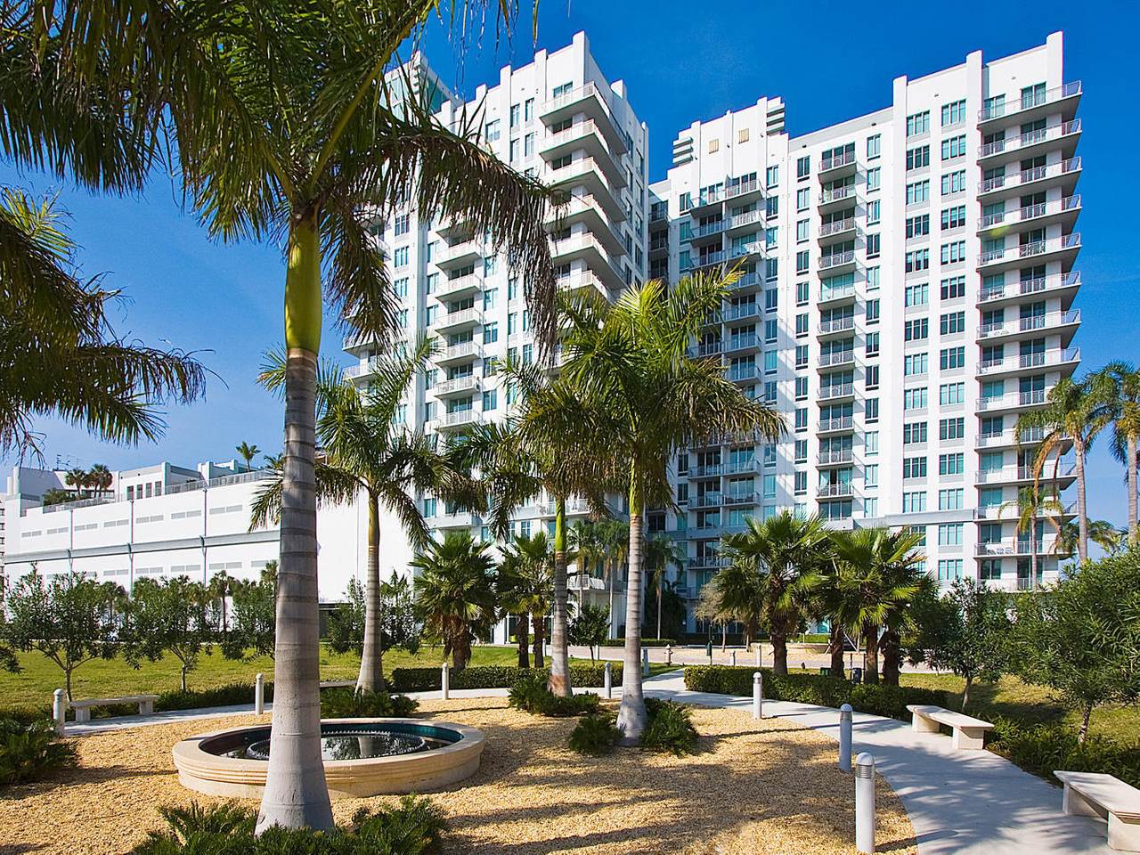 300 Australian Avenue - Photo 1