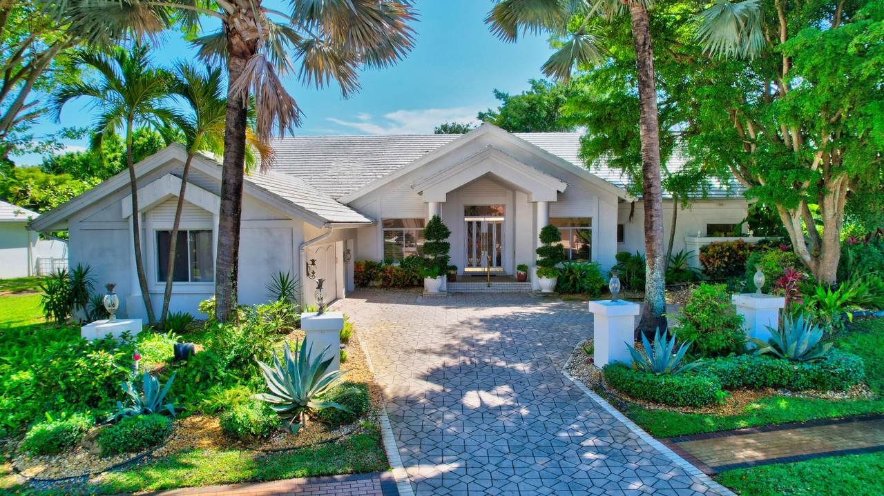 6924 Queenferry Circle - Photo 1