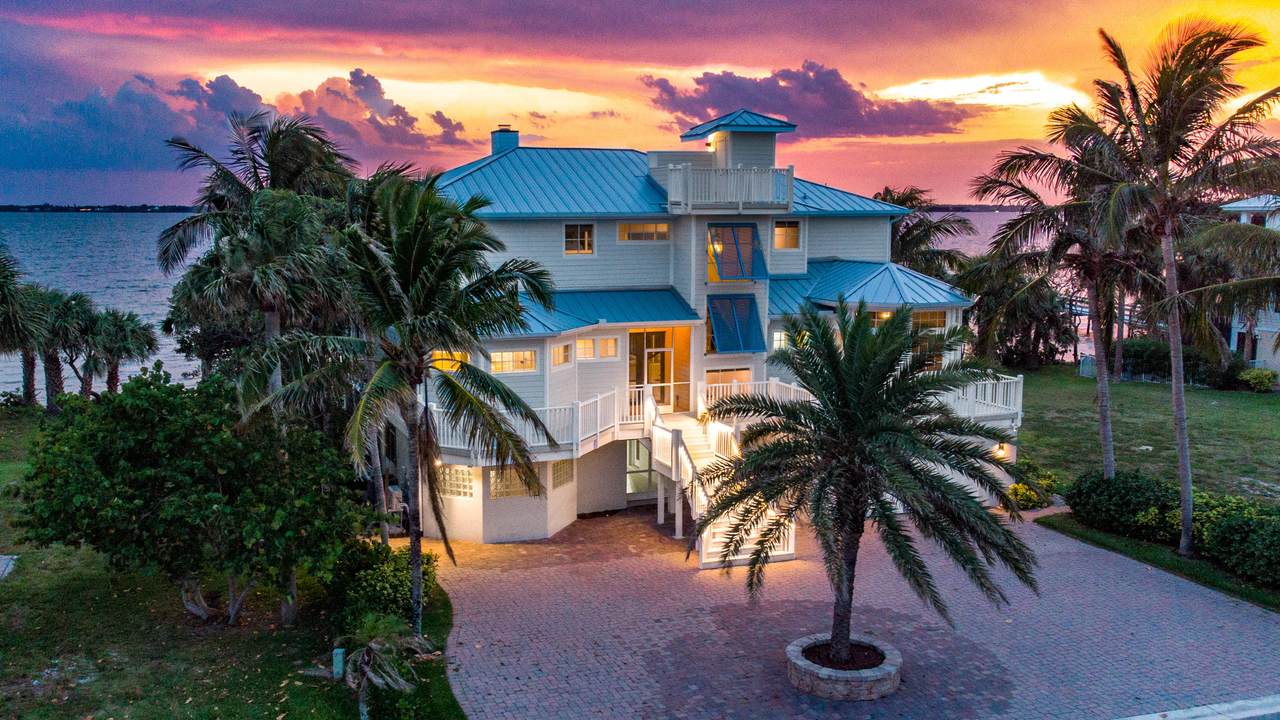 7667 Pelican Pointe Drive - Photo 1