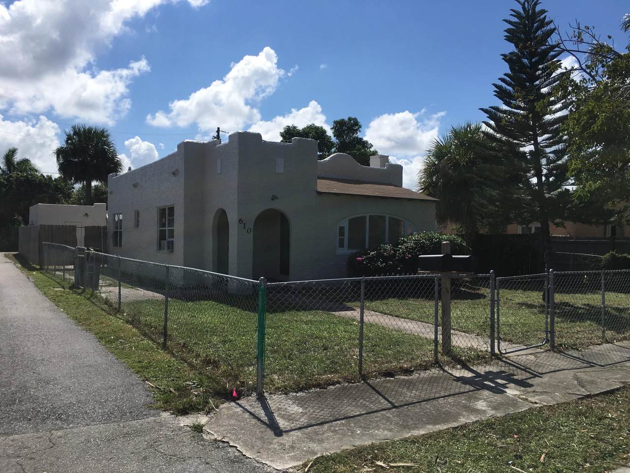 610 32nd Street - Photo 1