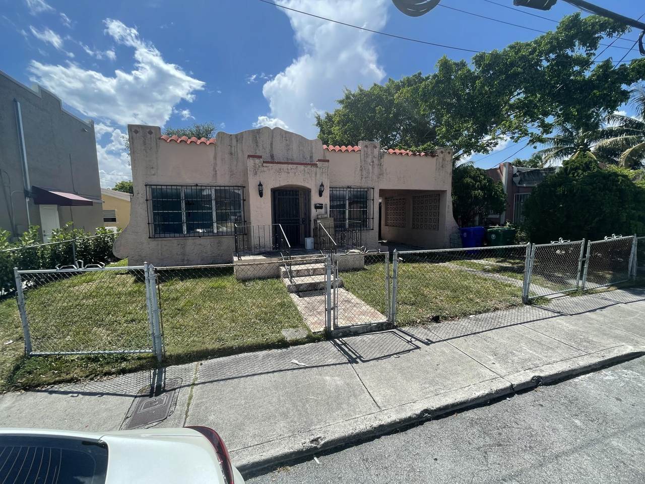 512 19th Avenue - Photo 1