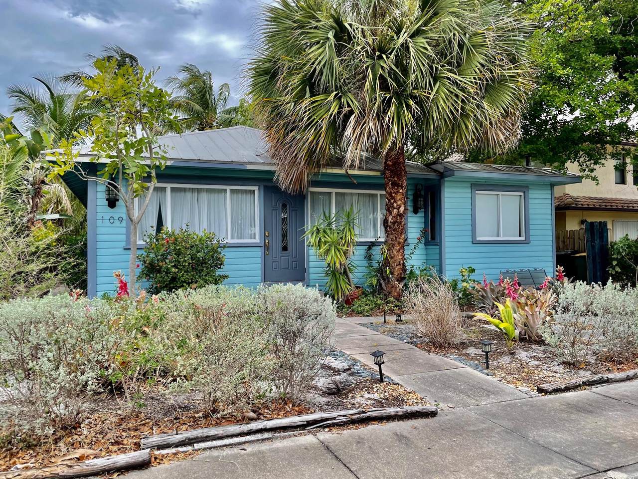 109 Palmway - Photo 1