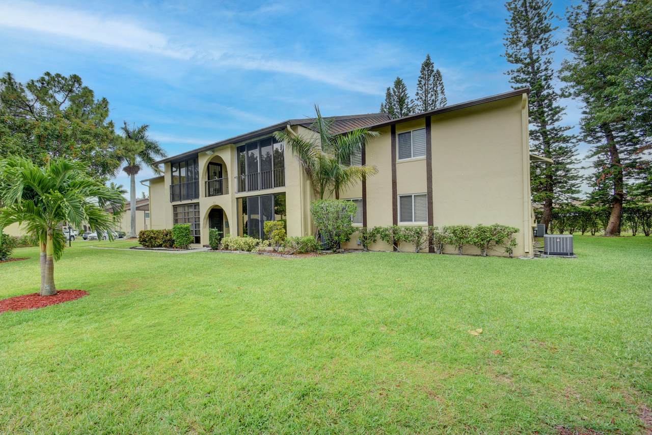 312 Pine Ridge Circle - Photo 1